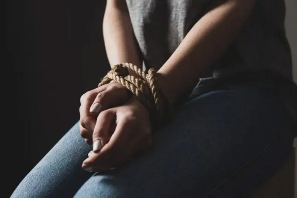 Maniataron y encerraron a una mujer: Robaron gran cantidad de dinero 