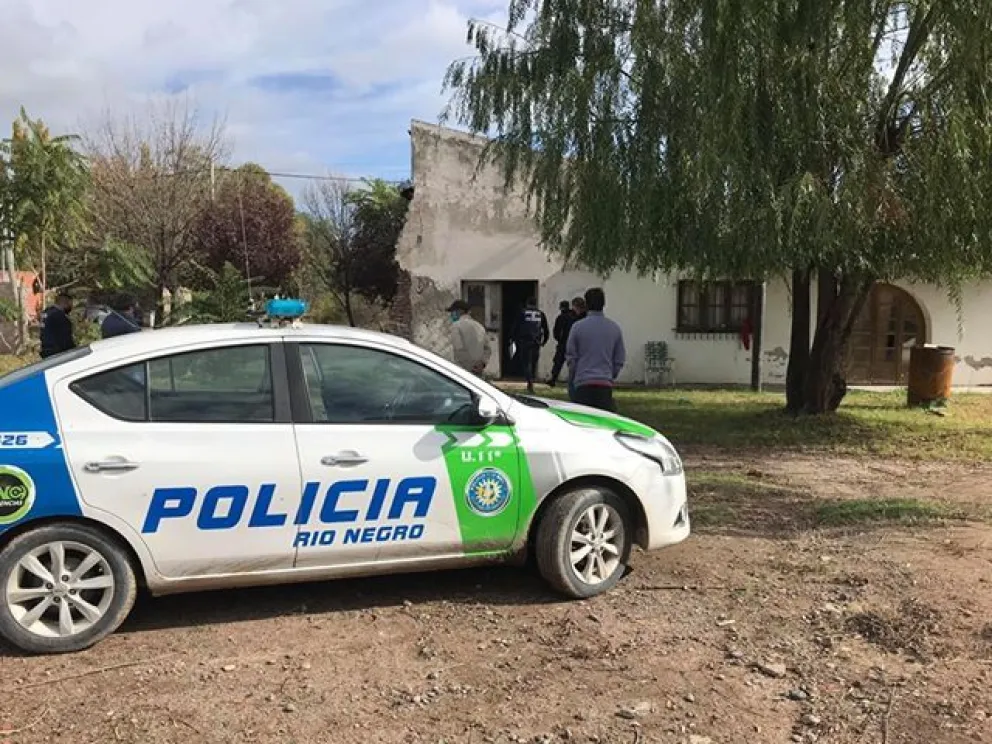 Encontraron de todo en un allanamiento: drogas, dinero y más