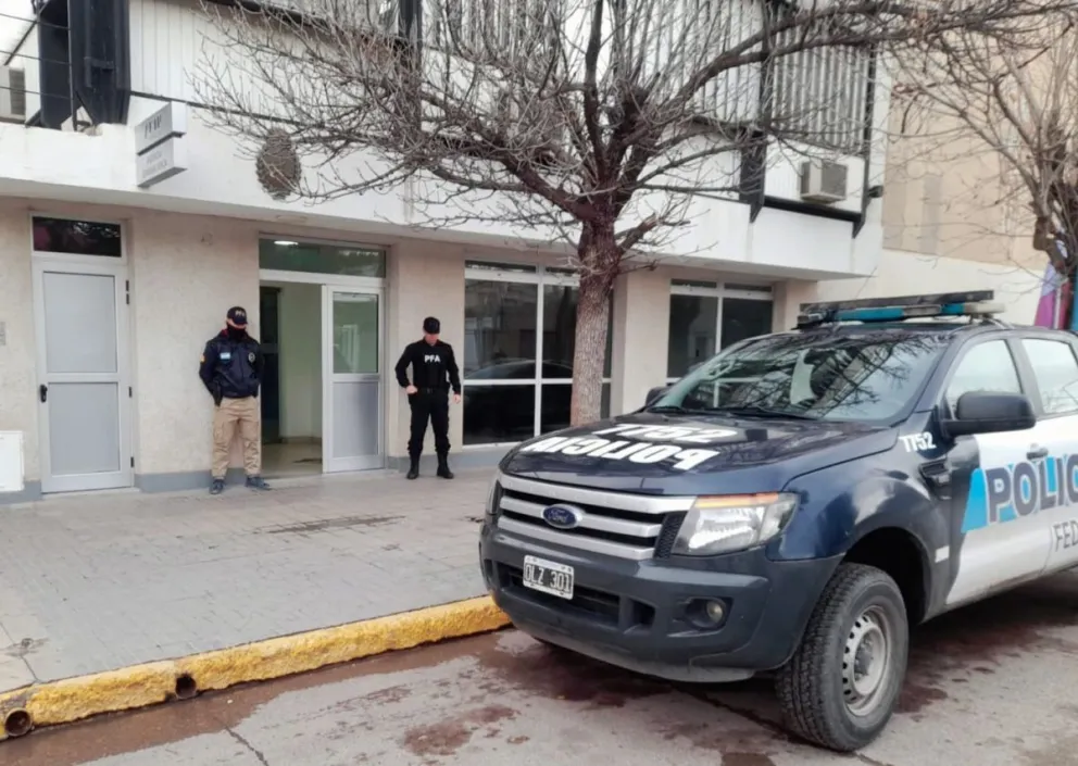 Escándalo en AFIP: Allanan oficinas por denuncia de corrupción contra un empleado en Roca