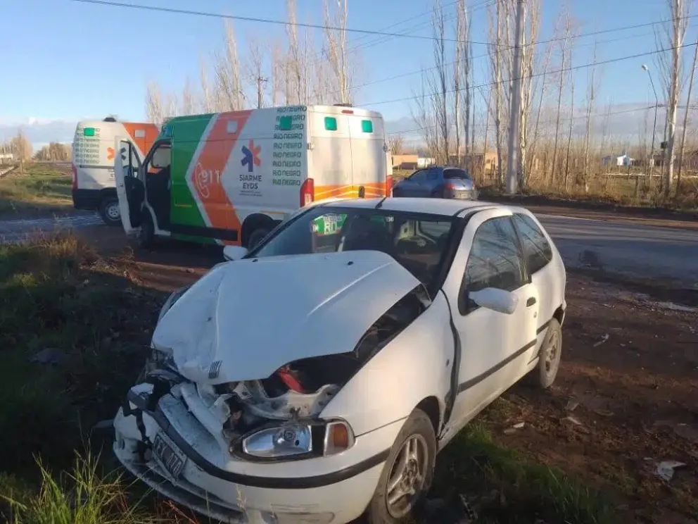 Dos personas resultaron heridas de gravedad tras fuerte choque en Alsina