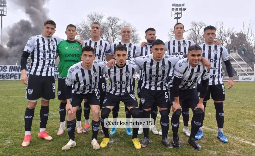 Los tapó el agua: Cipolletti y Sol de Mayo no se sacaron ventaja en un partido muy difícil de jugar