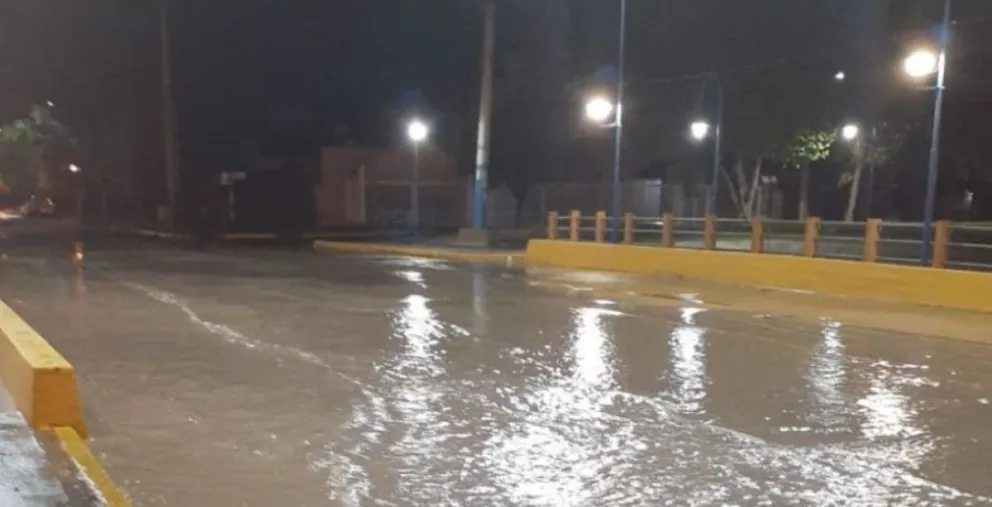 Las intensas lluvias complican a las familias de los barrios de Roca 