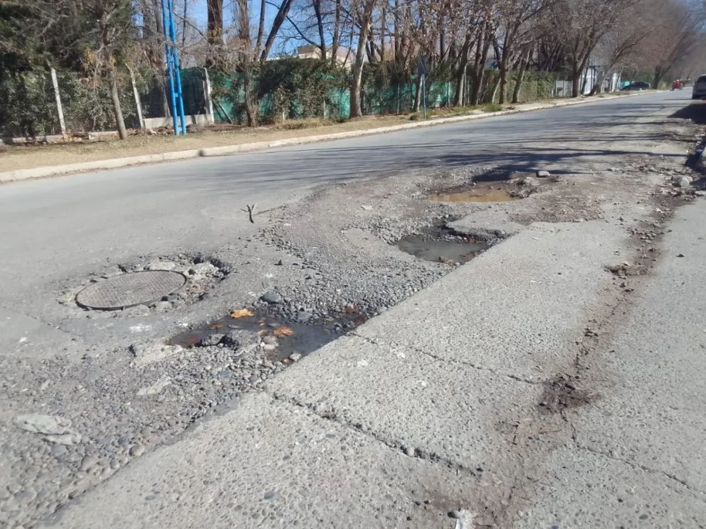 51 nuevas actas por desbordes de agua y cloaca en Roca