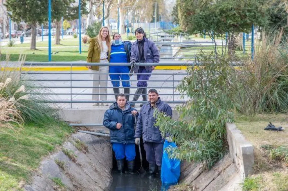 De cara al inicio de la temporada de riego, limpiaron el Canalito desde San Juan a Jujuy