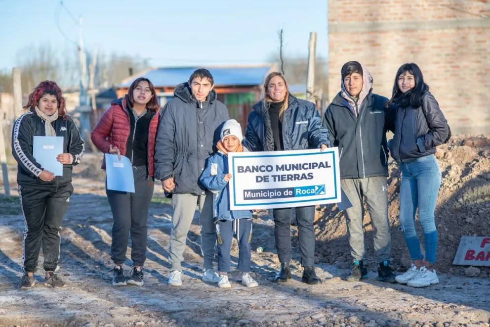 Entregaron tenencias de terreno a beneficiarios de loteos sociales de Chacramonte 