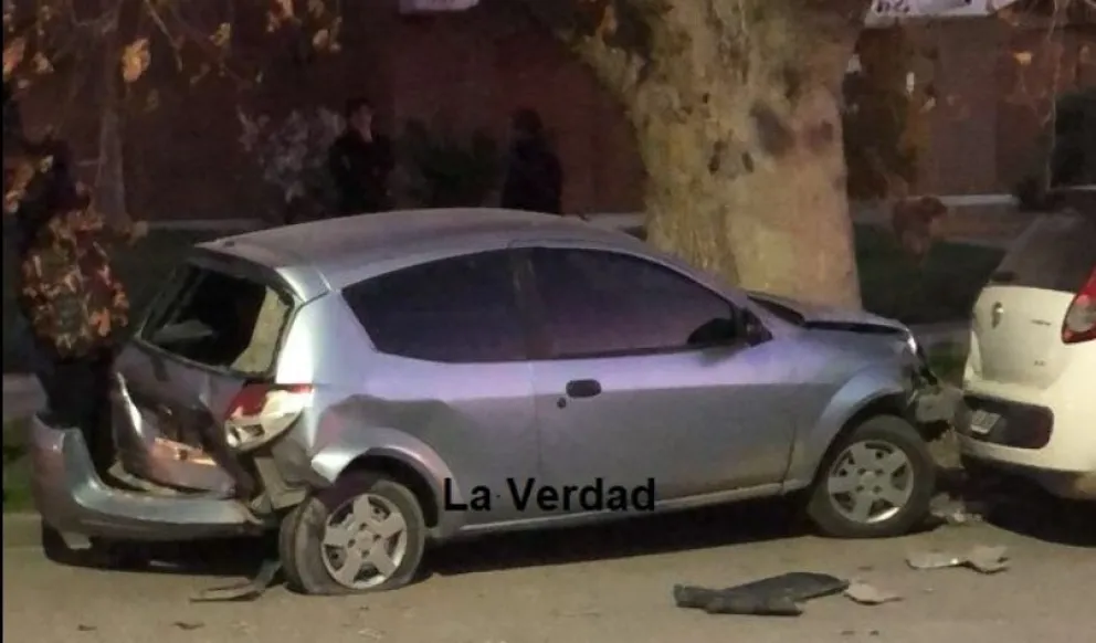 Chocó dos autos que estaban estacionados sobre calle Villegas 