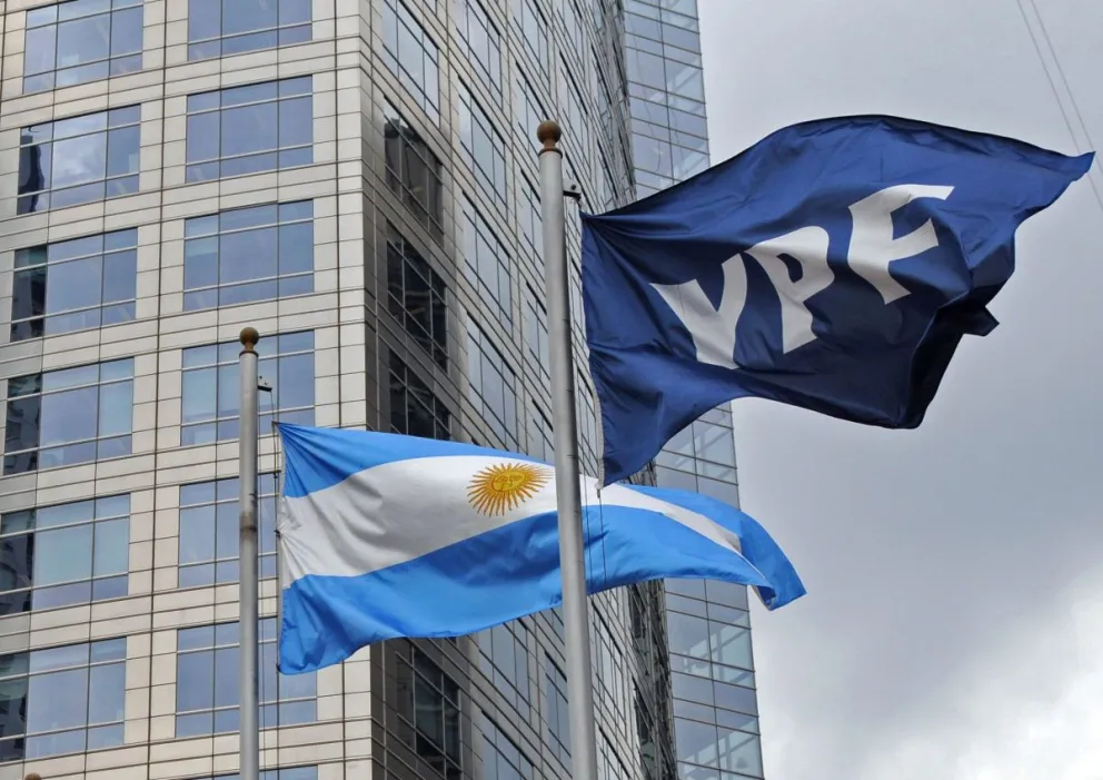 YPF ofrece empleo con importantes sueldos: qué perfiles busca y cómo postularse