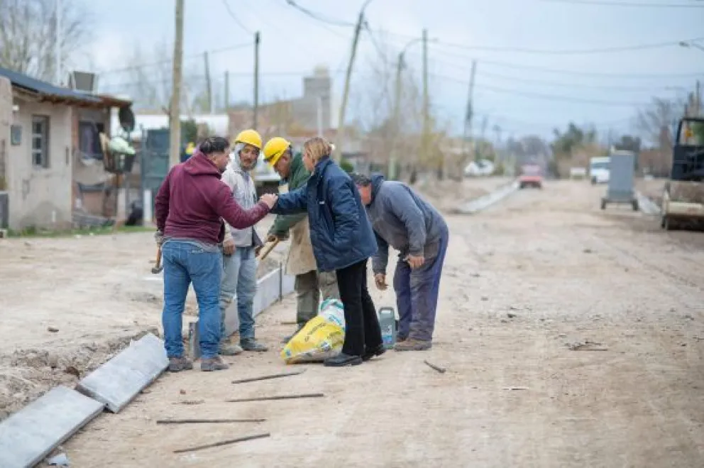  Avanza la obra de urbanización e infraestructura vial en el barrio Fiske Menuco 