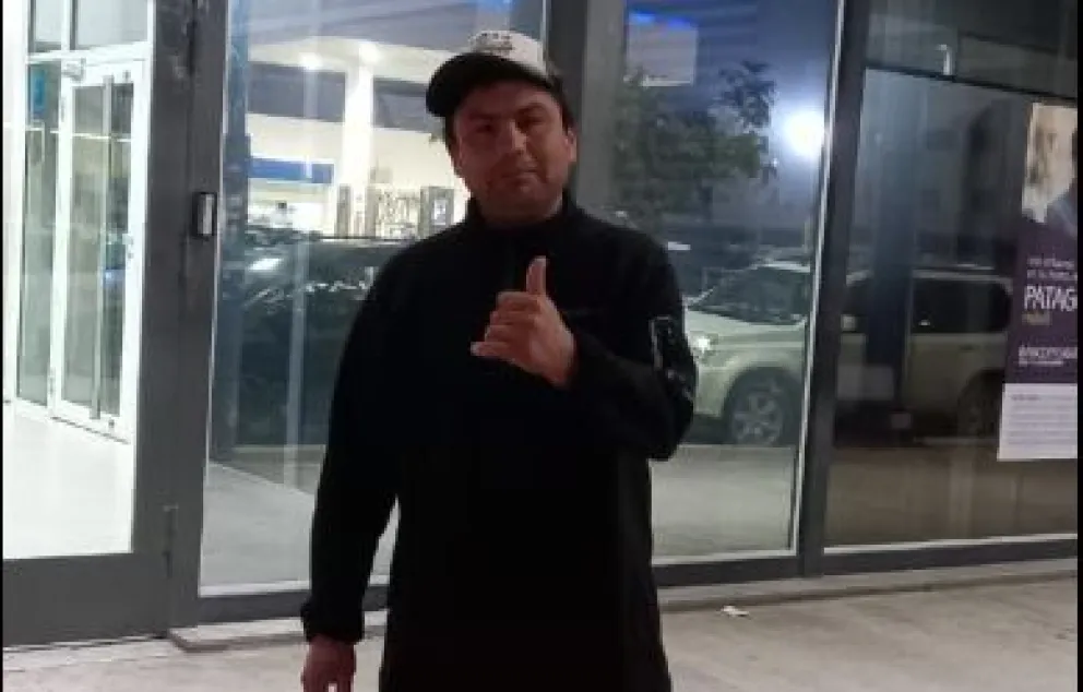 Un gesto para reconocer: El “chuqui” encontró un celular y buscó al dueño para devolverlo 