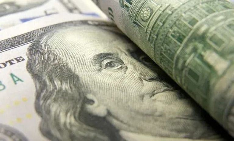Restricciones al dólar solidario: quiénes quedan excluídos para acceder al cupo de US0