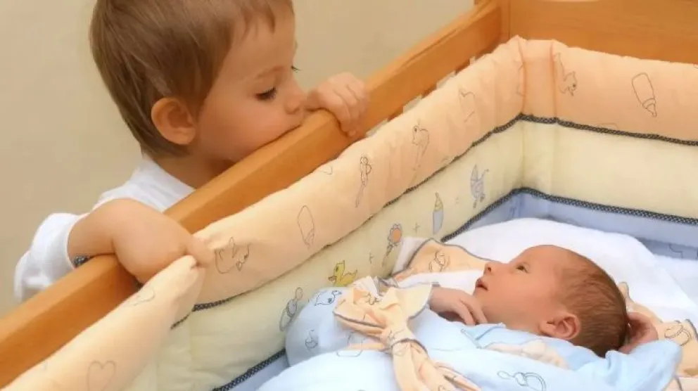 Continúa la convocatoria para Familias que puedan acoger a un bebé de 4 meses y su hermanita de un año 