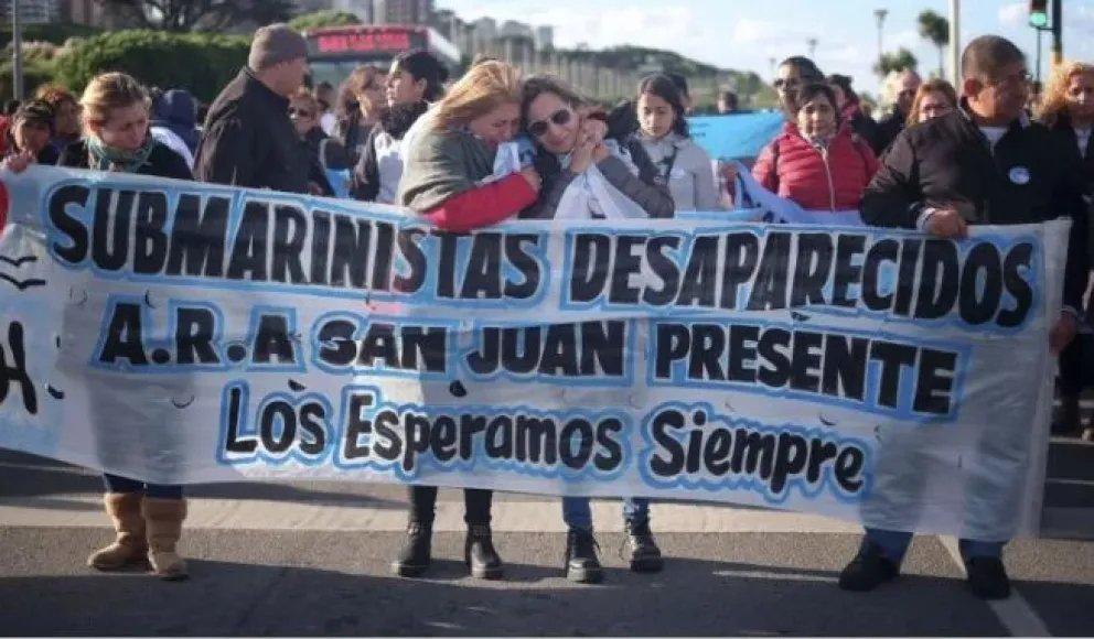 Familiares de las víctimas del ARA San Juan exigen revocar el sobreseimiento de Macri por espionaje ilegal