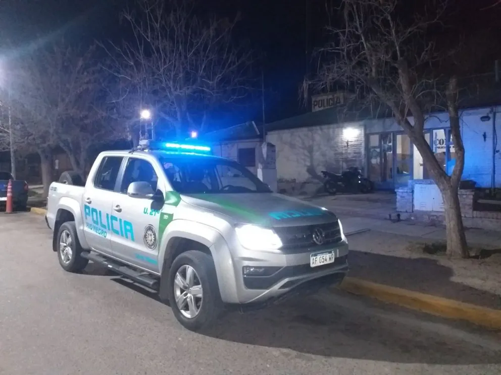 Divisaron a un hombre que se desplazaba a pie por el sector y procedieron a identificarlo. 