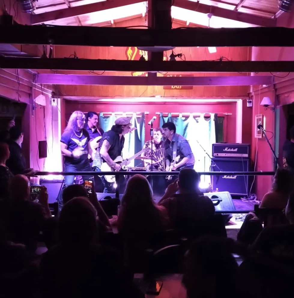 Una masterclass de Rock: Dave Evans deslumbró en Roca 