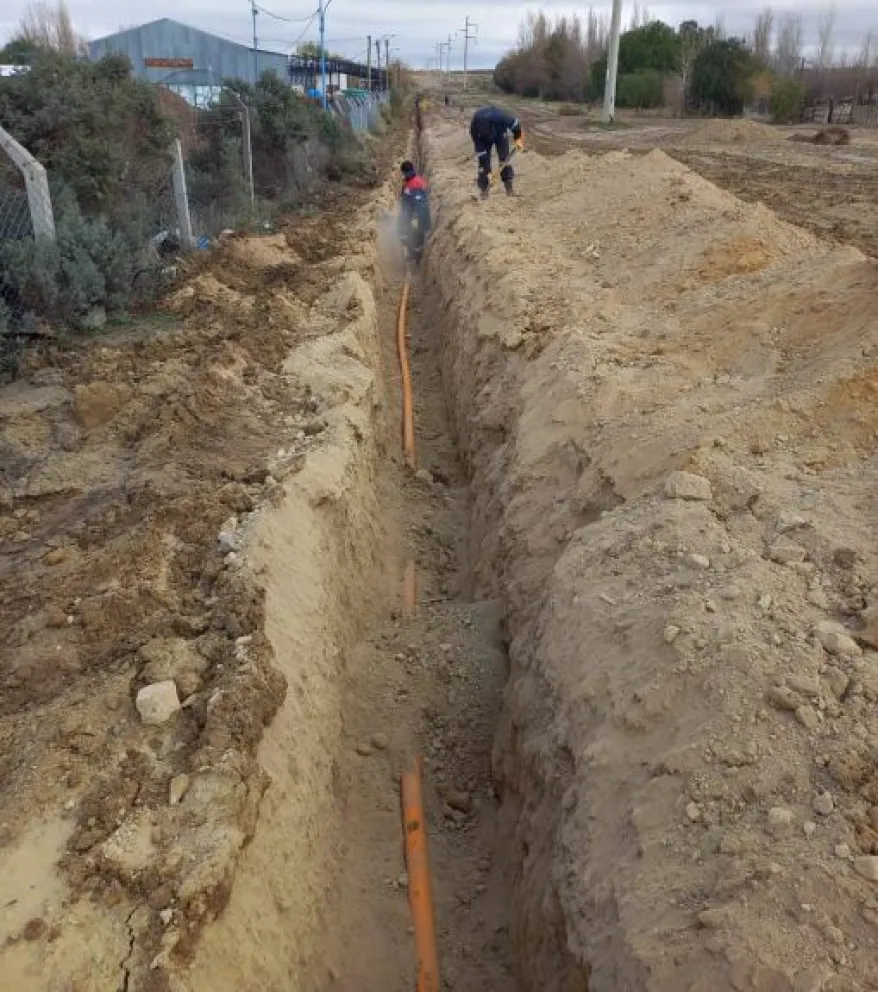 Avanza la obra de gas en el Parque Industrial de Roca que beneficiará a 90 empresas