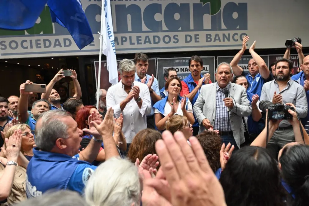 Bancarios logran histórico aumento salarial del 75% y sueldo básico alcanza récord