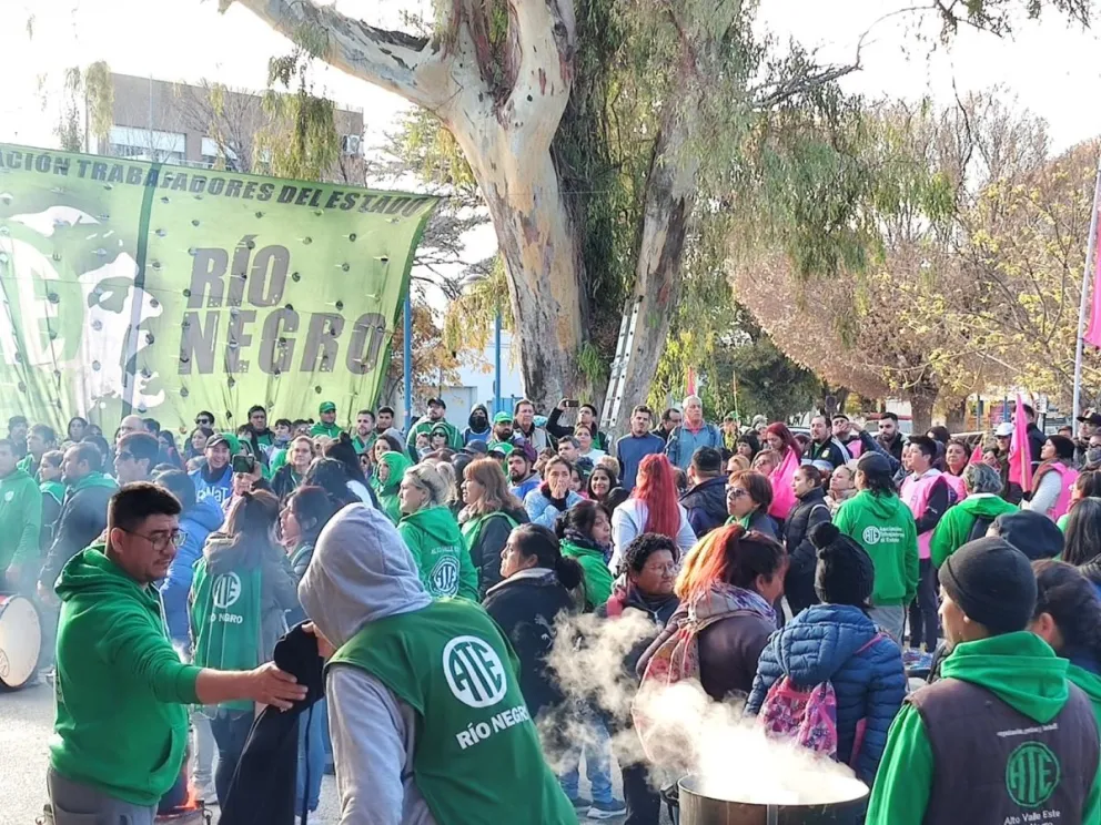 ATE mañana bloquea los accesos Cipolletti-Neuquén, Viedma y Bariloche 