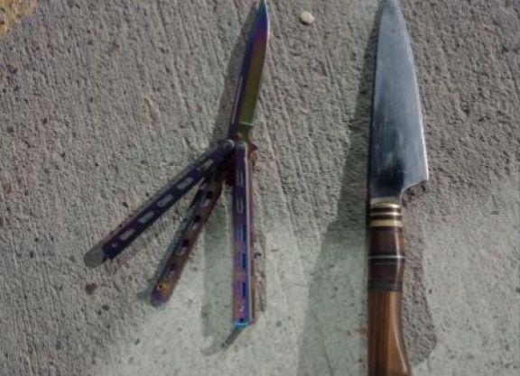 Un adolescente de 13 años le dio tres puñaladas por la espalda a un joven de 15