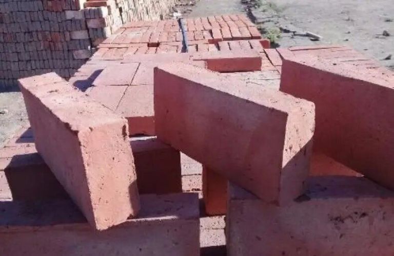 ¡Hasta los ladrillos se llevan! Dos detenidos por robo en Roca