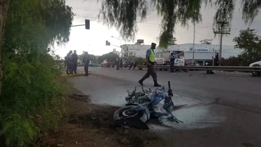 Asesino al volante: iba a más de 100 km/h, pasó un semáforo en rojo y mató a un motociclista