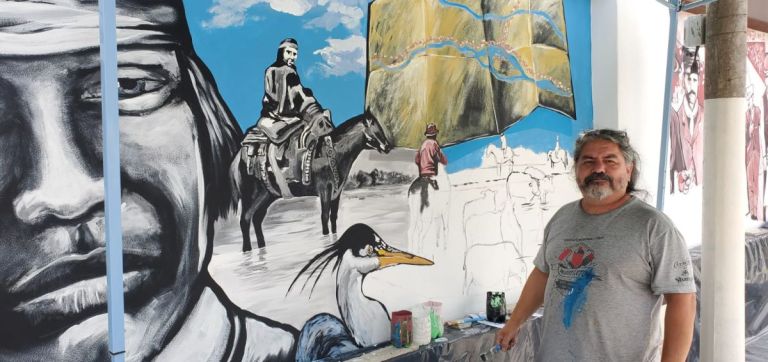 El reconocido muralista y escritor Chelo Candia presentará su novela en Roca