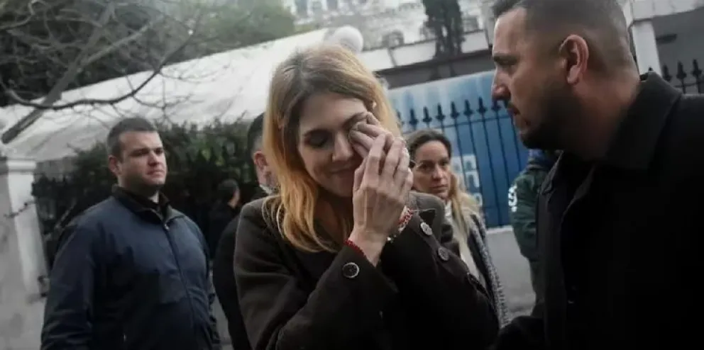 Terrible: rociaron con nafta a una candidata a diputada de La Libertad Avanza durante un acto