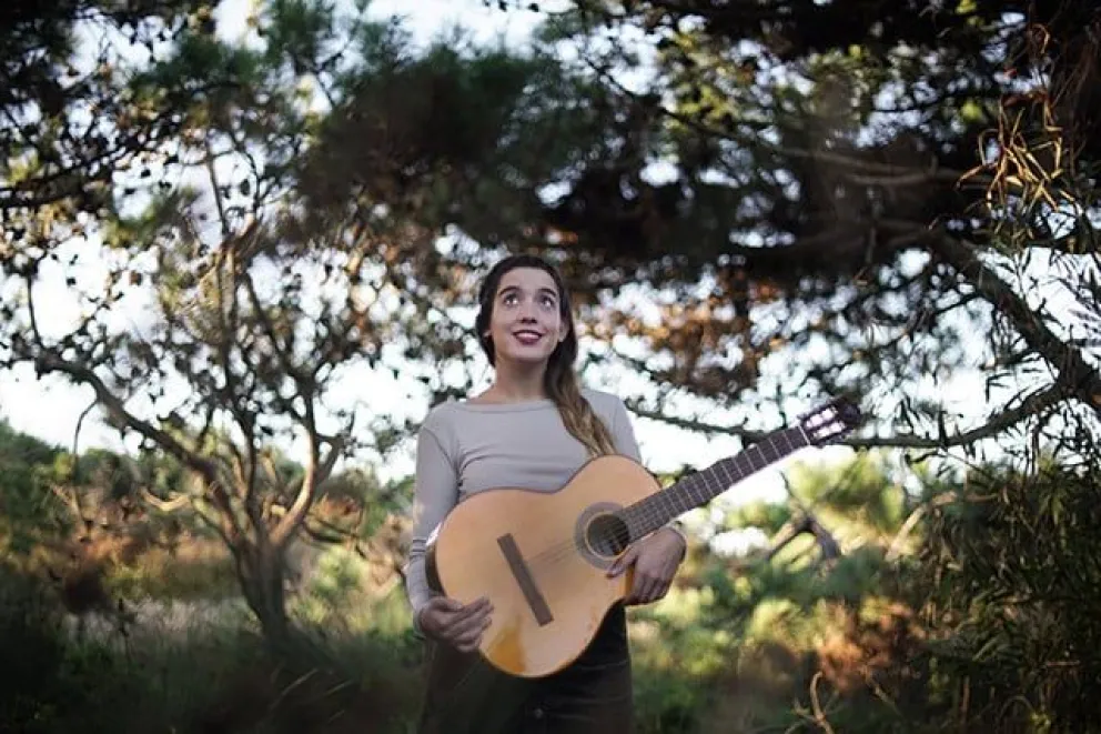 ¡Es hoy! Se presenta una cantautora uruguaya en Roca