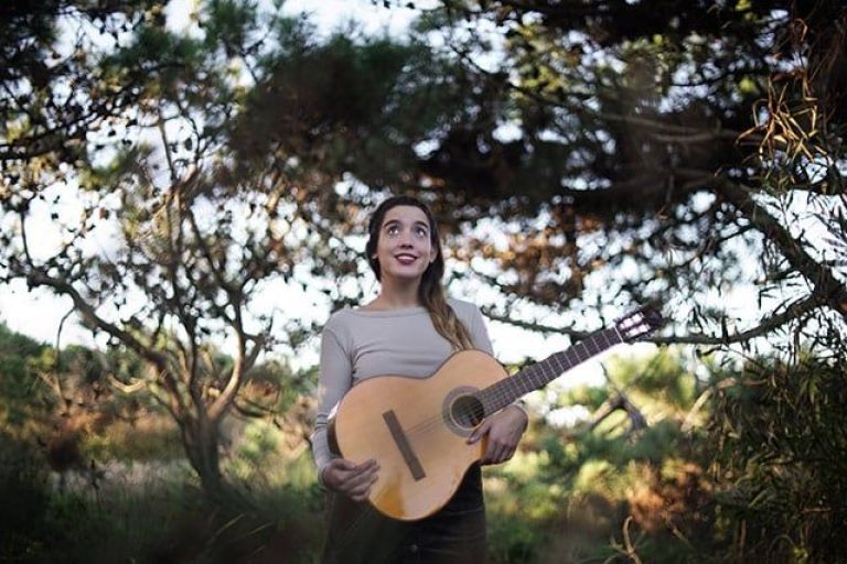 ¡Es hoy! Se presenta una cantautora uruguaya en Roca