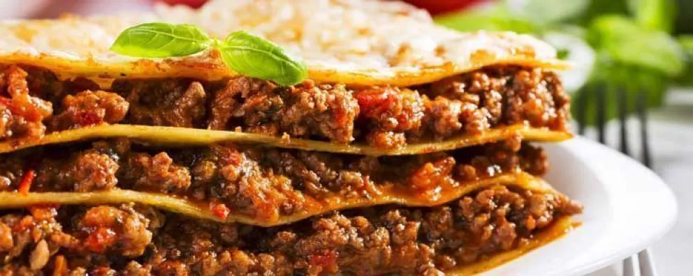 Lasagna de carne picada y salsa bechamel 