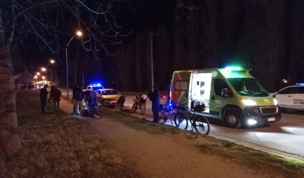 Siniestro vial: encerró a un motociclista y lo tiró contra la vereda