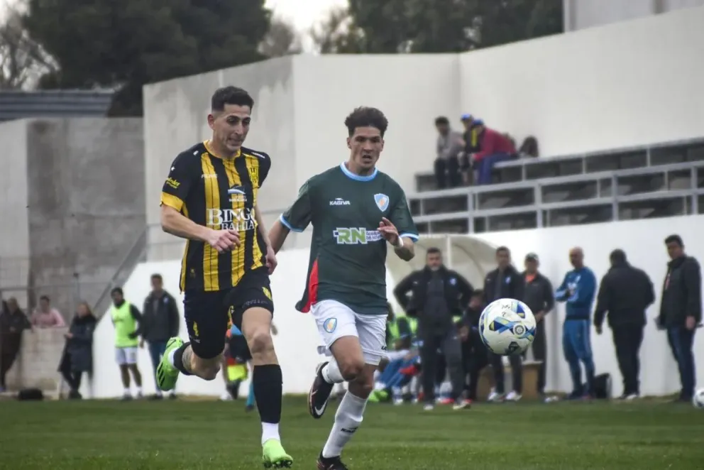 Fútbol “Champagne”: Olimpo venció a Sol de Mayo con un arquero determinante