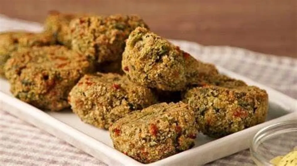 Saludables y en pocos minutos: croquetas de arroz rellenas y al horno