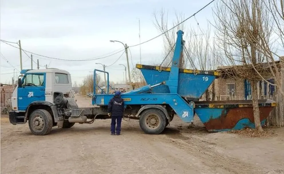 ¿En que barrio de la ciudad se realiza la distribución de contenedores azules esta semana?