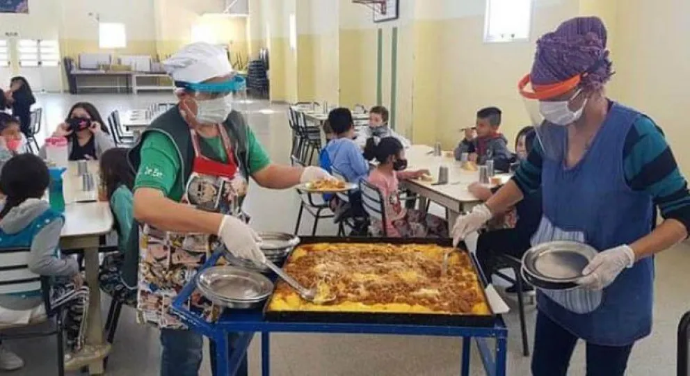 Educación se compromete a retomar entrega de alimentos frescos a comedores escolares de Roca