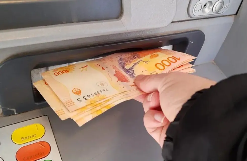 Jubilaciones, Becas Progresar, AUH y más: quiénes cobran el martes 12