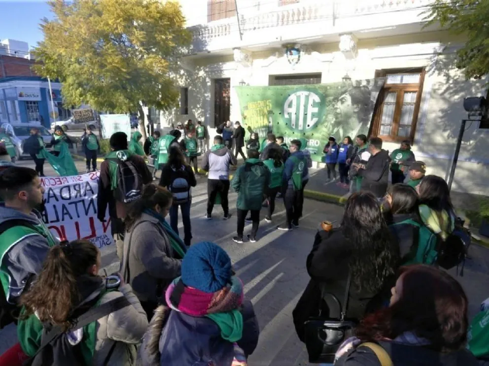 ATE le exige al Gobierno provincial que difunda los sueldos de sus funcionarios