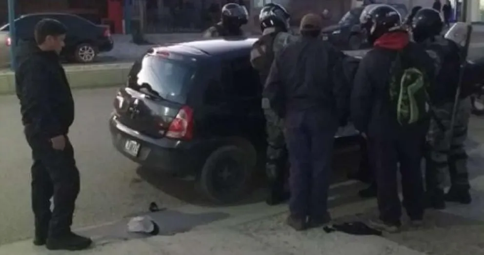Policias se vieron sorprendidos por el gran monto de dinero que llevaba un hombre que fue detenido con drogas y municiones