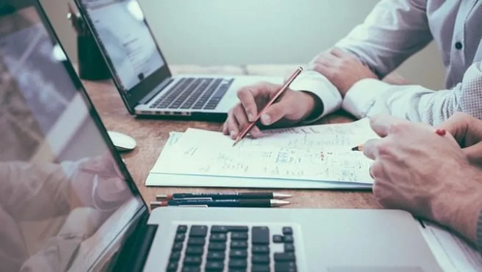 Trabajar en relación de dependencia y ser monotributista: ¿Es posible esta combinación?