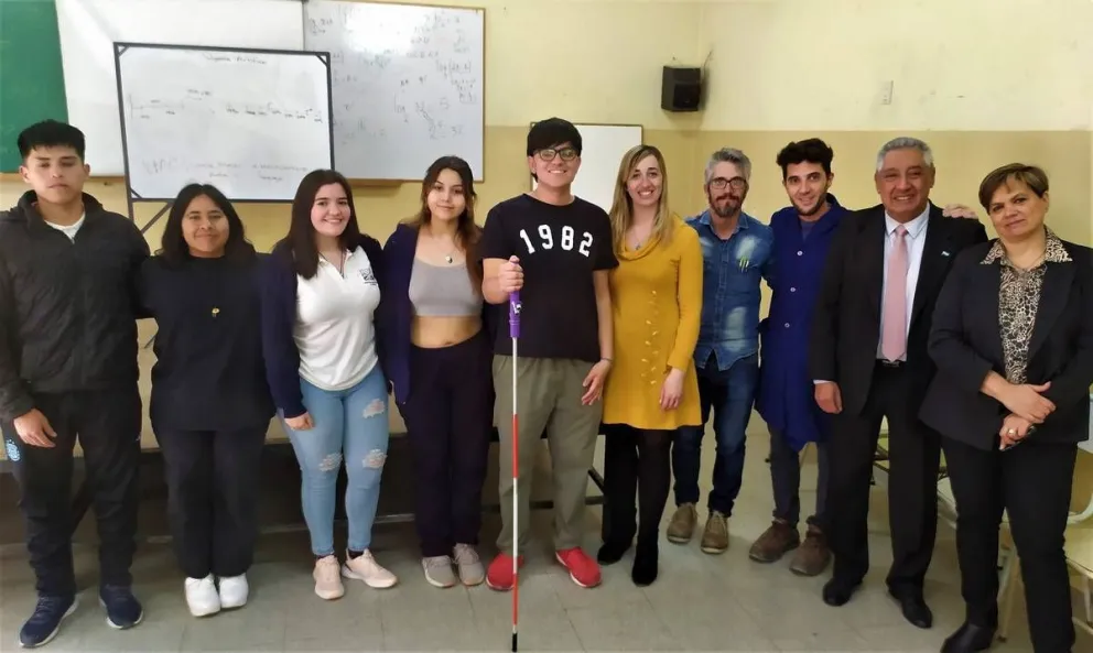 Estudiantes del CET 1 y CET 3 presentaron un novedoso invento para personas con discapacidad visual