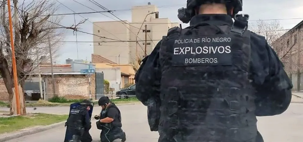 Hallaron una bomba frente a una casa y la desactivaron a tiempo