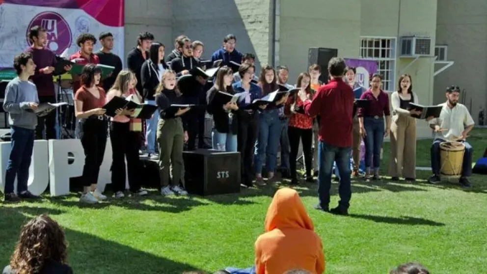 El Coro de Cámara del IUPA invita a una doble celebración de música y arte coral esta noche con entrada libre y gratuita