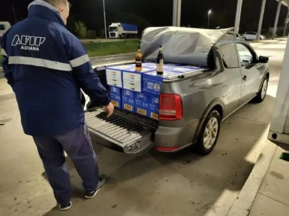 Detuvieron un vehículo uruguayo que llevaba más de 300 botellas de whisky y fernet