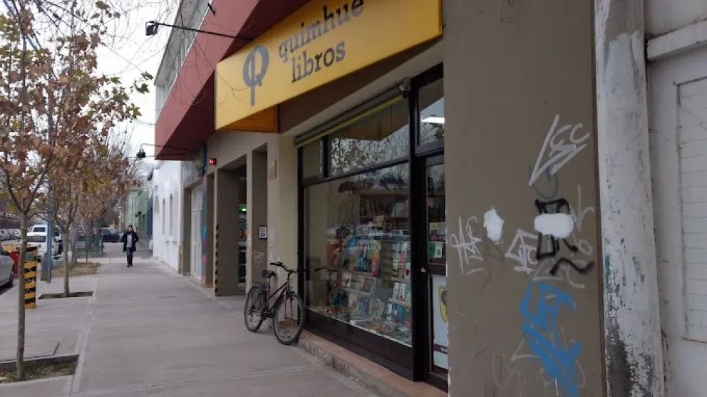 Hoy cumple 55 años Quimhue, la librería más antigua de la Patagonia 