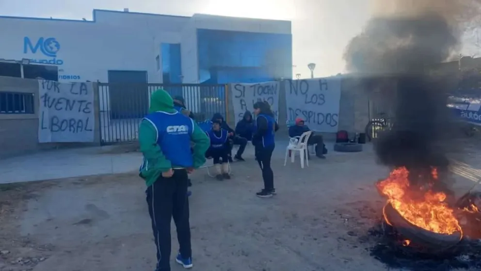 La CTA exige el pago de sueldos y la recuperación de la fuente laboral para trabajadores de Mundo Cristal