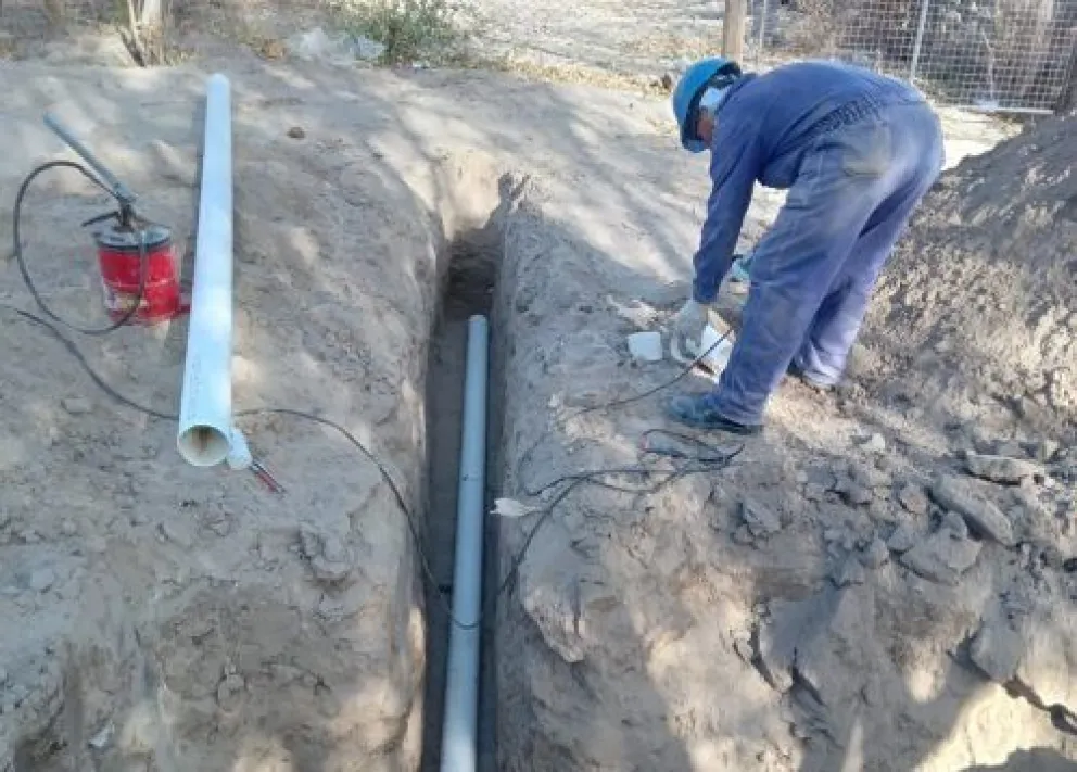 ¿Cómo va la obra cloacal del barrio Fiske Menuco que beneficiará a 419 familias?