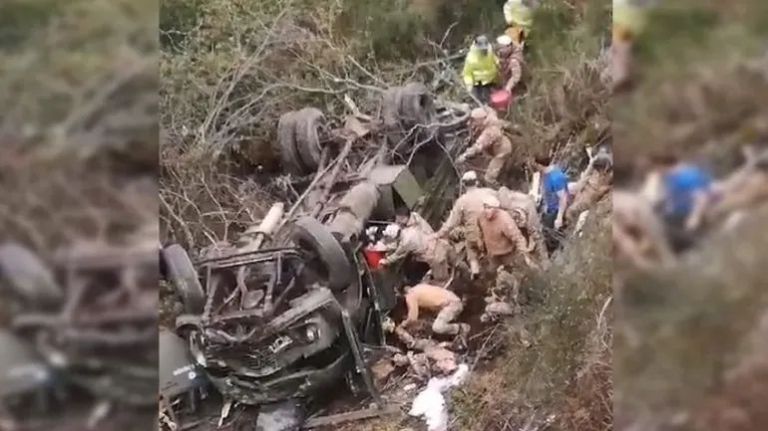 Tragedia en San Martín de los Andes: un soldado de Roca viajaba en el camión que sufrió el accidente