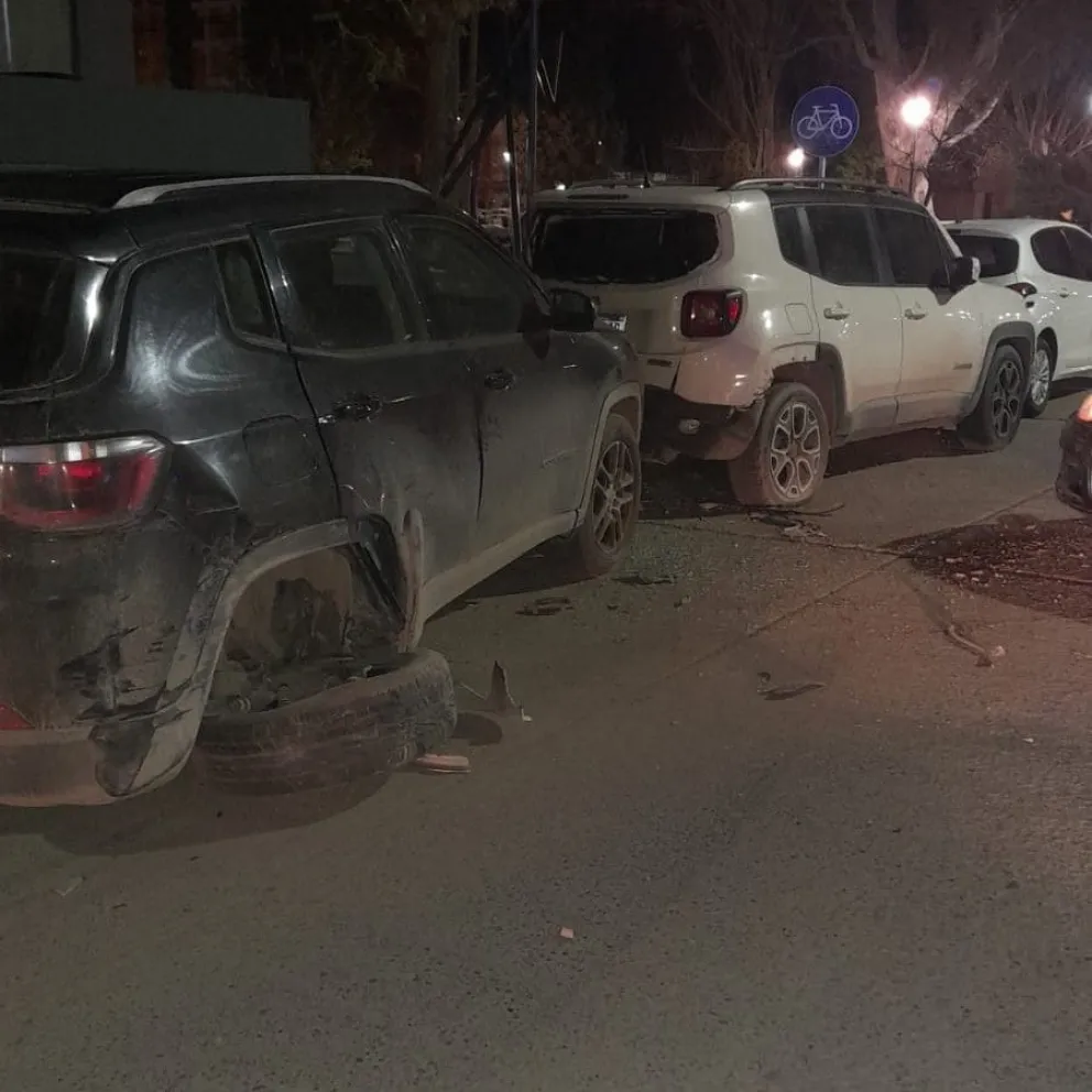 Circulaba con 3,2 de alcohol en sangre y chocó contra dos vehículos estacionados