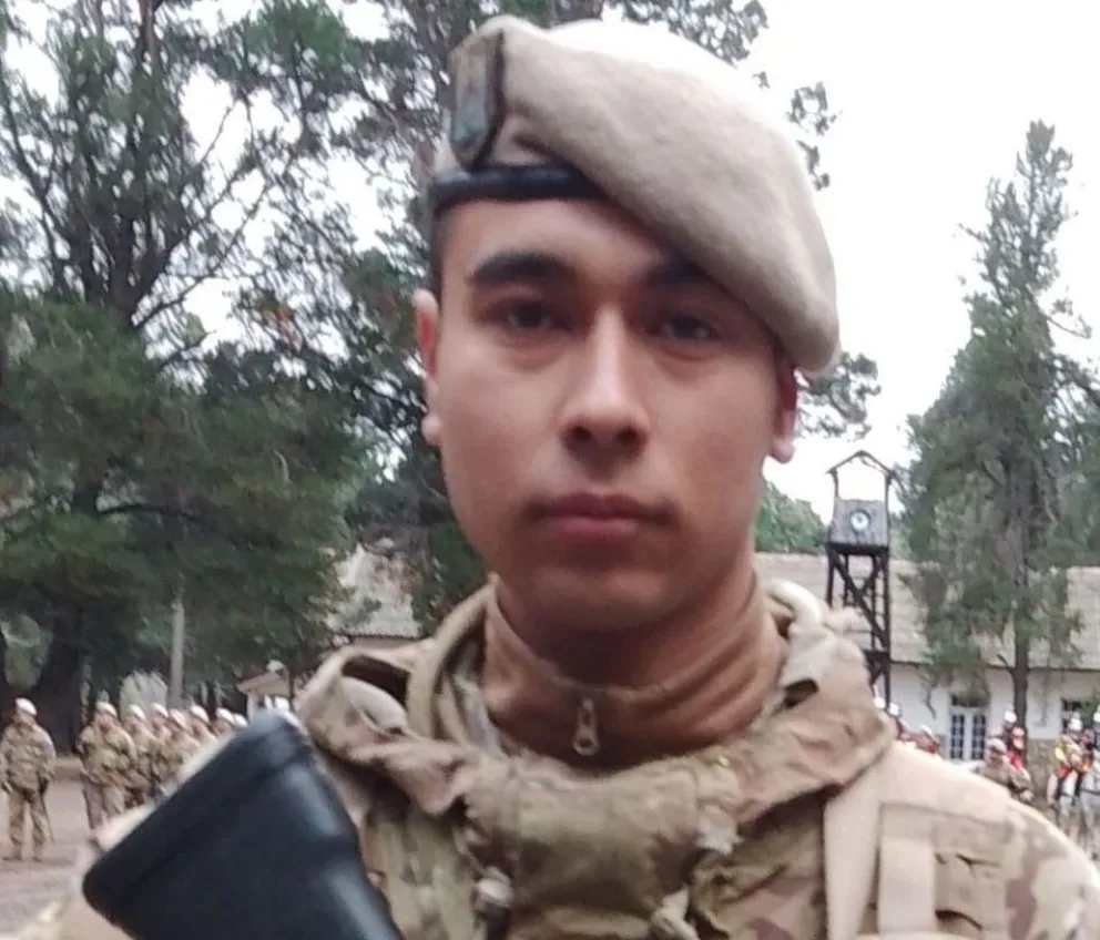 ¿Cuál es el estado de salud del soldado roquense que estuvo en el accidente de San Martín de los Andes?