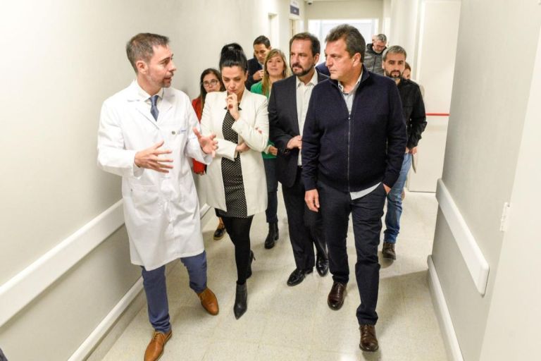 Massa inauguró hospitales Pami en Escobar, Hurlingham, Ituzaingó y Lanús