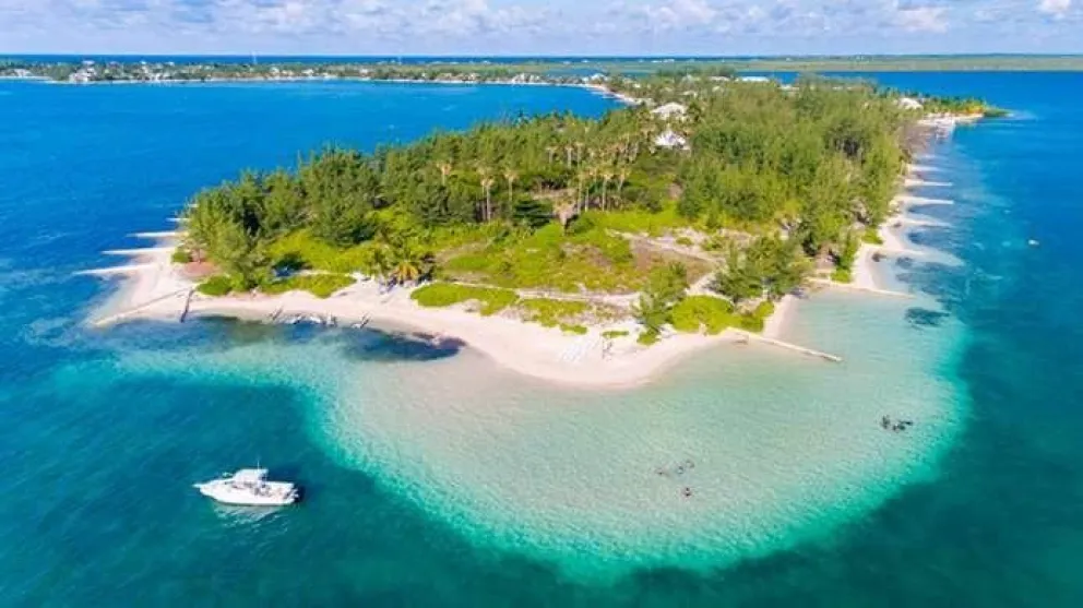 Una cadena hotelera busca personal para trabajar en las Islas Caimán: sueldos de hasta USD3.500